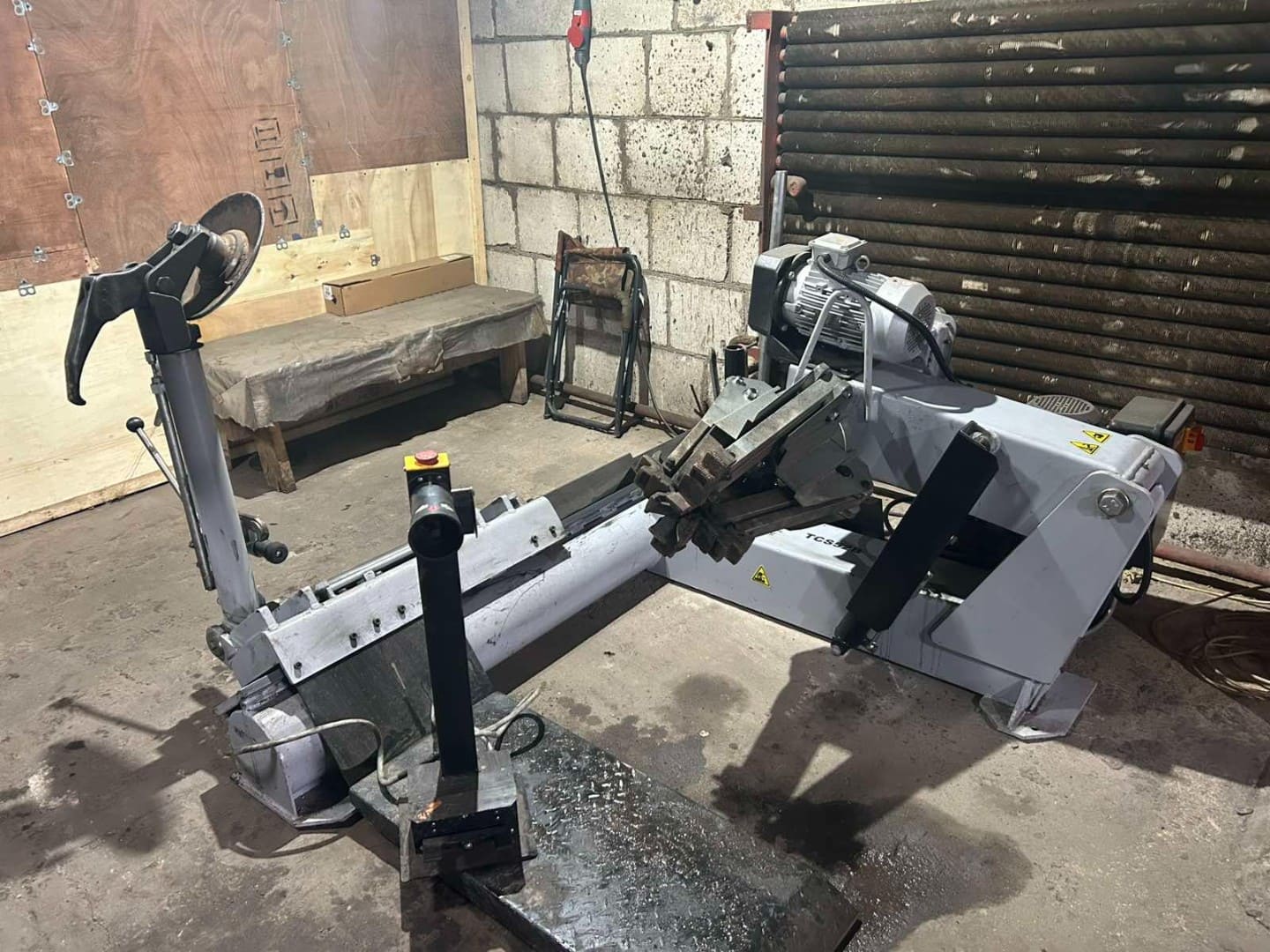 Образец стенда для сельхоз колес ESBerg TCS-52b